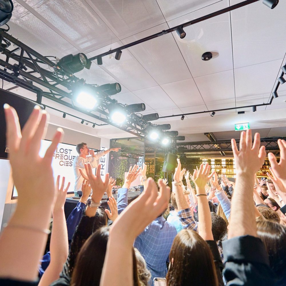 2022-04-07-globus-spring-event-zuerich-andremaurer-ch-2461.jpg__1500x1000.0_q85_HIGH_RESOLUTION_crop-smart_subsampling-2_upscale@2x