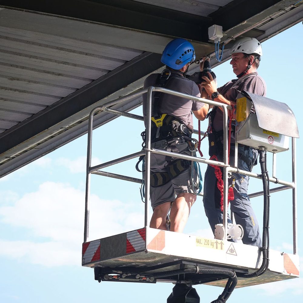 red-kamera-installation-1liga-2.jpg__1500x1000.0_q85_HIGH_RESOLUTION_crop-smart_subsampling-2_upscale@2x