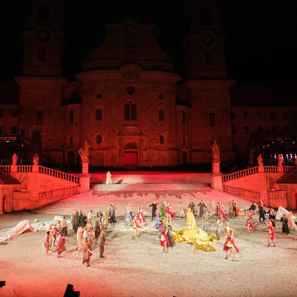 welttheater-web-4.jpg__1500x1000.0_q85_HIGH_RESOLUTION_crop-smart_subsampling-2_upscale@2x