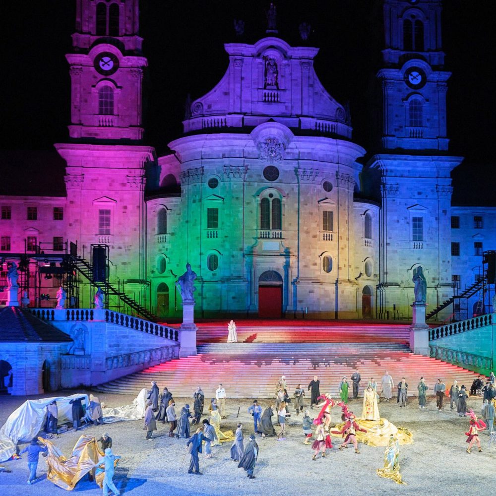 welttheater-web-5.jpg__1500x1000.0_q85_HIGH_RESOLUTION_crop-smart_subsampling-2_upscale@2x